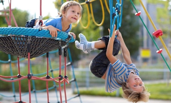 Опасности на детской площадке и нормы детских площадок